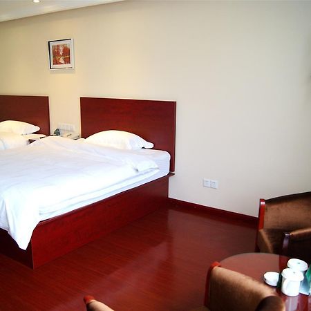 Greentree Inn Shanghai Minhang District Beiqiao Subway Station Express Hotel Buitenkant foto