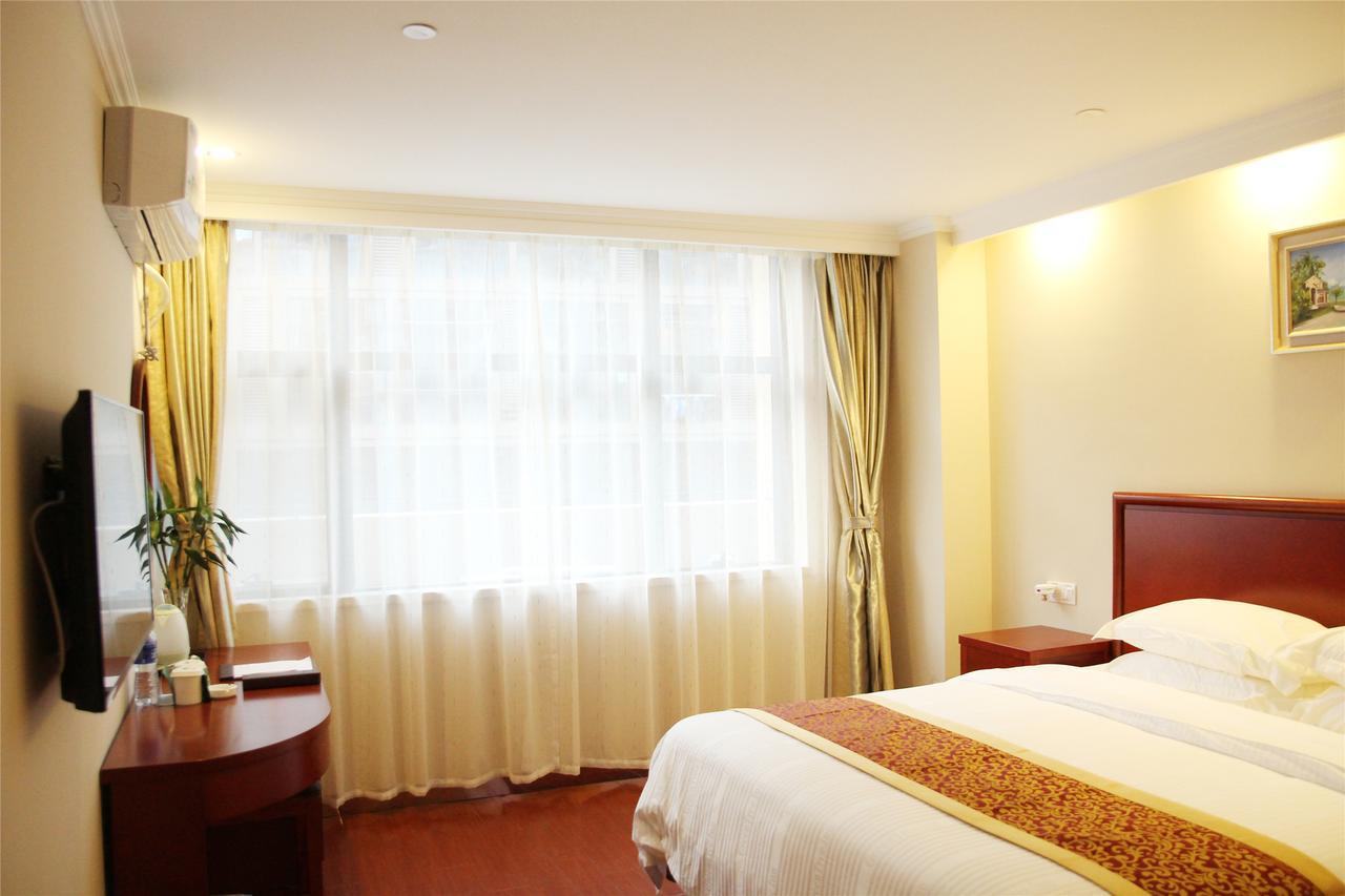 Greentree Inn Shanghai Minhang District Beiqiao Subway Station Express Hotel Buitenkant foto